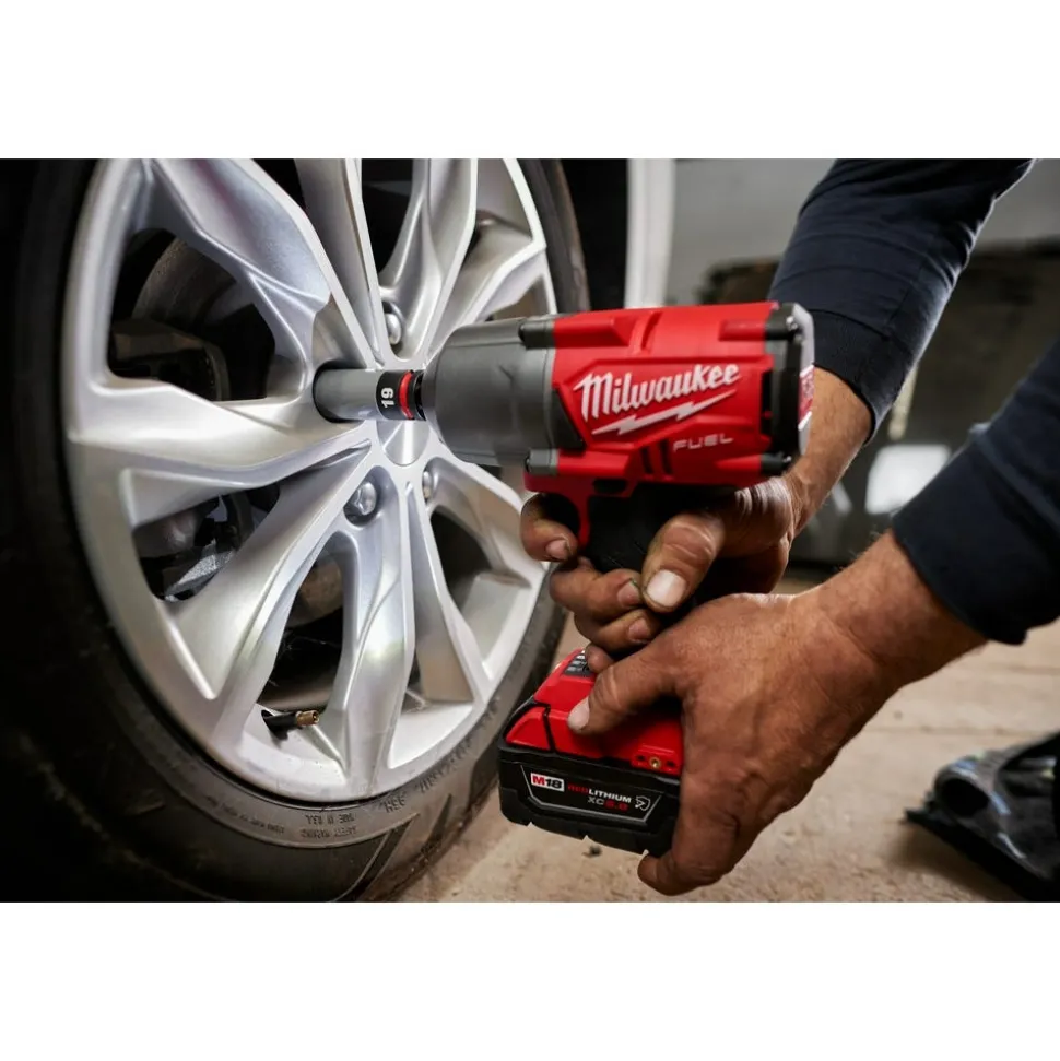 Milwaukee SHOCKWAVE Impact Duty 1/2" Drive 17MM Metric Lug Nut Wheel Socket 49-66-7802